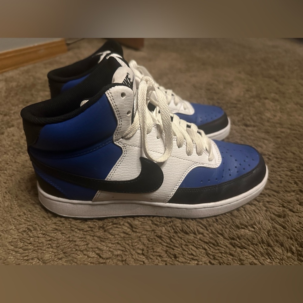 Used MEN'S NIKE COURT VISION MID SNEAKERS Mens size 8